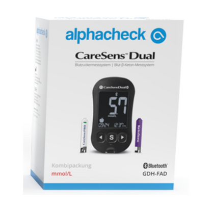 Een doos Alphacheck CareSens DUAL bloedsuikermeter combipakket | Verpakking (1 stuk) van Berger Med GmbH, afgestemd op diabetesmanagement, gepresenteerd in een witte en lichtblauwe verpakking. Op de doos is een zwarte bloedsuikermeter afgebeeld, waarop het display '57' staat. Het beschikt ook over twee teststroken, Bluetooth-mogelijkheid en de opschriften 'Combipakket' en 'mmol/L', ideaal voor bloedsuiker- en β-ketonmeting.