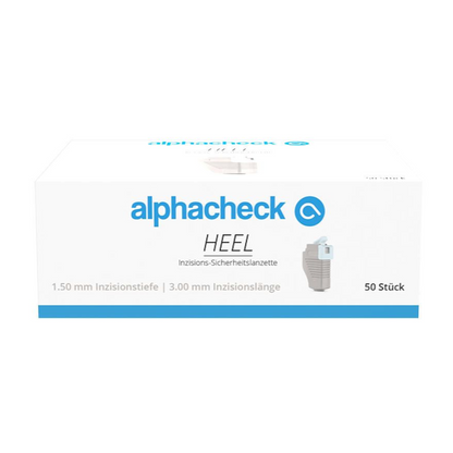 Une boîte blanche simple avec l'inscription « Alphacheck HEEL lancettes de sécurité à incision, différentes tailles » de Berger Med GmbH, sur le côté droit de laquelle une petite image d'un dispositif médical est visible. Le texte allemand contient « 1,50 mm profondeur d'incision » et « 3,00 mm longueur d'incision » ainsi que « 50 pièces », ce qui indique une quantité de 50 lancettes de sécurité pour la collecte de sang capillaire.