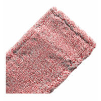 Un gros plan sur deux chiffons « Arcora Micro Red - Fc sans feuille de protection » de couleur rose et grise, fabriqués par Arcora International GmbH, met en évidence leur surface douce et texturée en fil de microfibre ainsi que leurs bords surpiqués — idéaux pour absorber la saleté lors du nettoyage d'entretien.