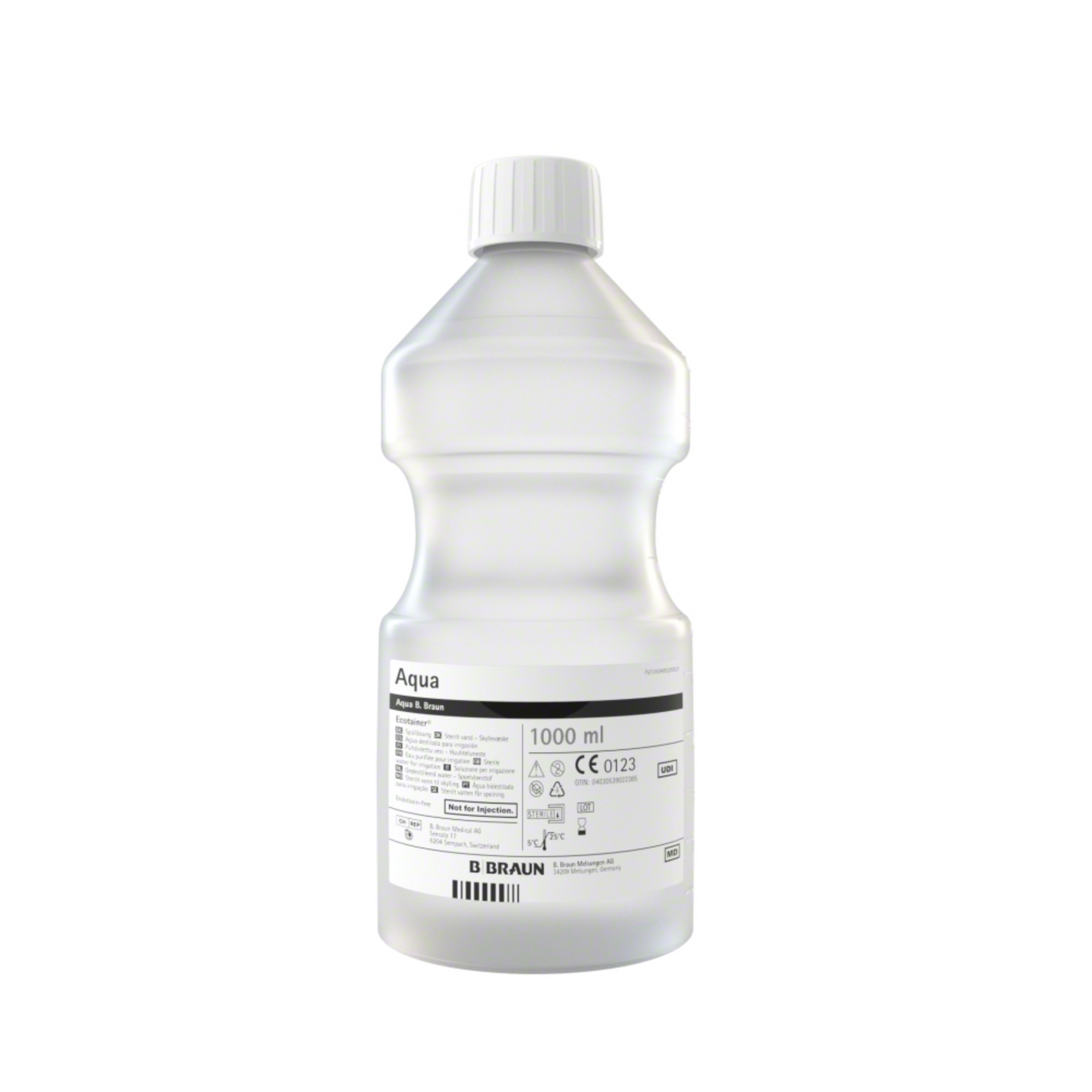 De B. Braun Aqua Ecotainer® Topische Spoeloplossing, een transparante kunststof fles met een inhoud van 1000 ml, is gemaakt van milieuvriendelijk polypropyleen. Ze heeft een witte dop en is voorzien van verschillende symbolen en teksten, waaronder de B. Braun-branding en instructies voor het gebruik van de topische spoeloplossing.