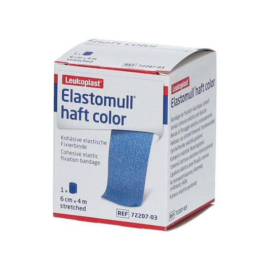 Das Bild zeigt eine Schachtel BSN Elastomull® haft color Fixierbinde, eine elastische Kohäsivbinde der BSN medical GmbH. Sie ist als kohäsive elastische Fixierbinde, 6 cm x 4 m gedehnt, gekennzeichnet. Die überwiegend weiße Schachtel mit roten und blauen Akzenten zeigt die blaue Binde.