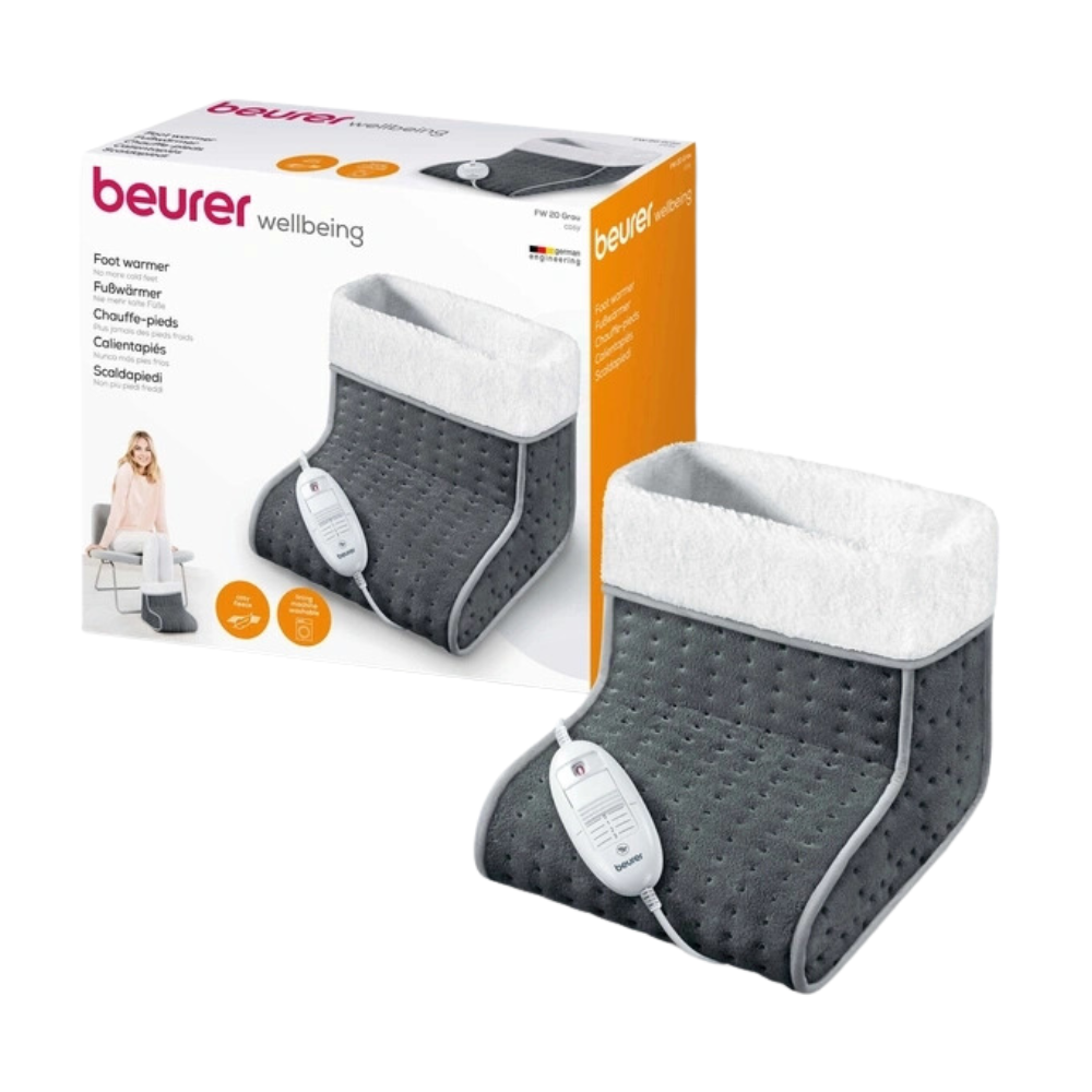Illustration du Beurer FW 20 Cosy grey chauffe-pieds de Beurer GmbH. Le produit est gris avec un bord blanc et dispose d'un dispositif de contrôle avec 3 niveaux de température, certifié selon OEKO-TEX® STANDARD 100. L'emballage en arrière-plan montre une illustration du chauffe-pieds ainsi qu'un texte multilingue décrivant son utilisation.