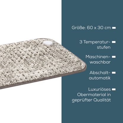 Un tapis chauffant désigné Beurer coussin chauffant HK 123 XXL Nordic est présenté avec une surface texturée et un bouton de commande dans le coin. Le texte liste les fonctionnalités, y compris un format XXL de 60 x 30 cm, 3 niveaux de chaleur, lavabilité en machine, arrêt automatique et matériau luxueux de haute qualité. L'arrière-plan est gris et bleu.