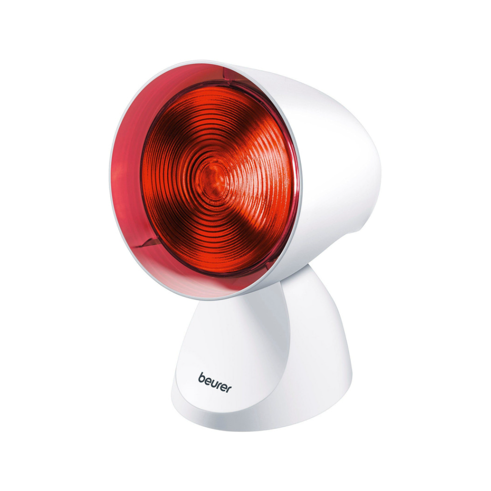 Een witte, moderne Beurer GmbH infraroodlamp IL 21 met rode ronde lens staat op een sokkel. Dit apparaat is ideaal voor het verlichten van spierspanningen en verkoudheden. Op de voorkant staat de merknaam "beurer", de achtergrond is eenvoudig wit.