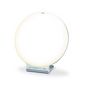 Een ronde, witte Beurer daglichtlamp TL 100 van Beurer GmbH op een zilveren standaard met een klein bedieningspaneel aan de onderkant met knoppen en een digitaal display. De lamp straalt een zacht, gelijkmatig licht uit, perfect als sfeerverlichting, met de merknaam „Beurer“ boven in het midden gedrukt.