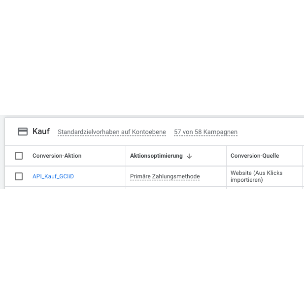 Screenshot einer digitalen Schnittstelle, die Kaufeinstellungen für Kampagnen vom Weclapp- zum Google Offline-Conversion-Upload anzeigt, mit Optionen für Conversion-Aktion, Aktionsoptimierung und Conversion-Quelle, präsentiert auf Deutsch von Altruan.