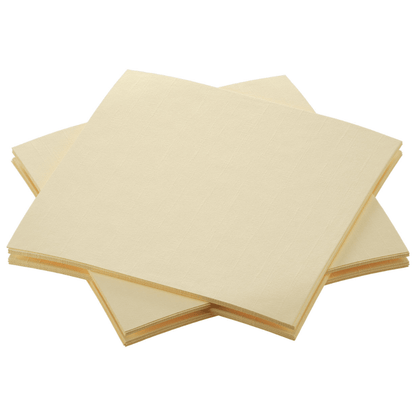 Een set van vier biologische Dunisoft® servetten van Duni GmbH in elegant beige is netjes gerangschikt, waarbij elk servet de andere licht overlapt. Met een subtiel structuurpatroon en een witte achtergrond zijn deze servetten perfect voor liefhebbers van duurzame gastronomie.