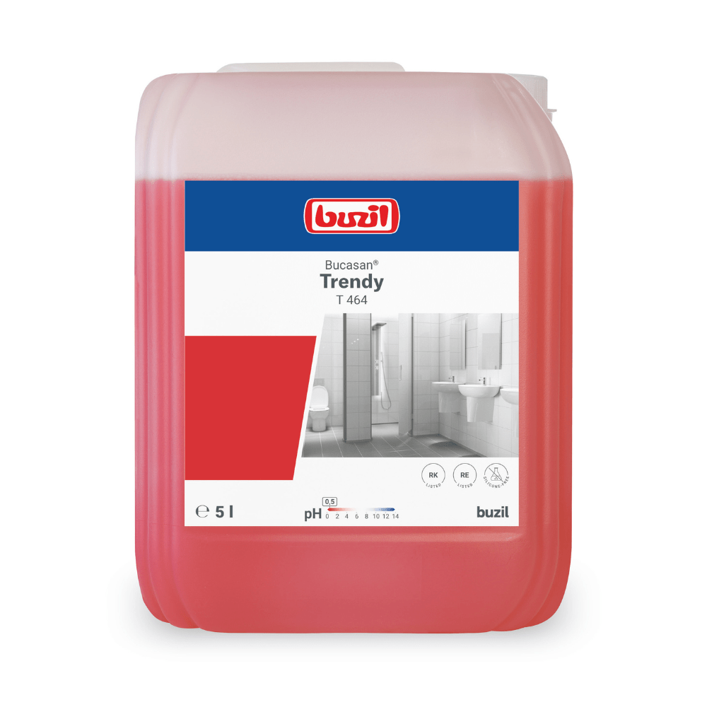 Een 5-liter container Buzil Bucasan® Trendy T 464, een rode vloeibare desinfectiereiniger van BUZIL-WERK Wagner GmbH & Co. KG, zorgt voor streeploze glans. Het etiket bevat een barcode, veiligheidssymbolen en een pH-bereik van 4,5-5,5. Een badkamerafbeelding wijst op het gebruik voor kalkverwijdering.