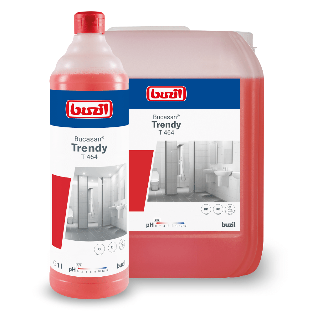 De afbeelding toont twee containers met Buzil Bucasan® Trendy T 464 intensief geurende sanitaire onderhoudsreiniger van BUZIL-WERK Wagner GmbH & Co. KG. Een daarvan is een fles van één liter, de andere een grotere jerrycan. Beide bevatten een rode vloeistof die streeploze glans belooft, en op de etiketten staan de voordelen van badkamerreiniging en kalkverwijdering vermeld.