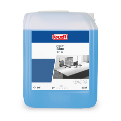 Een 10-liter container van de oppervlaktereiniger Buzil Drizzle® Blue SP 20 van BUZIL-WERK Wagner GmbH & Co. KG in blauwe kleur heeft een pH-waarde van 8,5. Het etiket toont het merklogo en de productnaam, evenals de afbeelding van een schoon bureaublad, om de uitstekende materiaalcompatibiliteit te benadrukken.