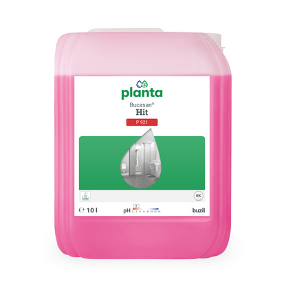 Un récipient rose de 10 litres avec Buzil Planta Bucasan® Hit P 921, un nettoyant sanitaire écologique, porte une étiquette vert-blanc avec une goutte d'eau et une image de salle de bain. La formule au pH 1 assure un éclat sans traces. En bas à droite, le nom de la marque BUZIL-WERK Wagner GmbH & Co. KG est affiché.