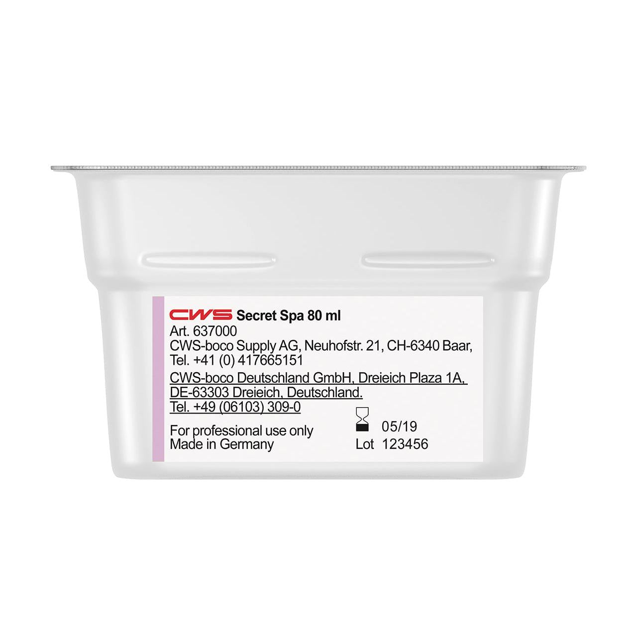 Un conteneur en plastique blanc de 80 ml avec l'inscription "CWS ParadiseLine Parfum pour salle de bain pour diffuseur de parfum Paradise Air Bar" de CWS, avec des coordonnées, lot 123456, date 05/19, "Fabriqué en Allemagne" et "Uniquement pour un usage professionnel".