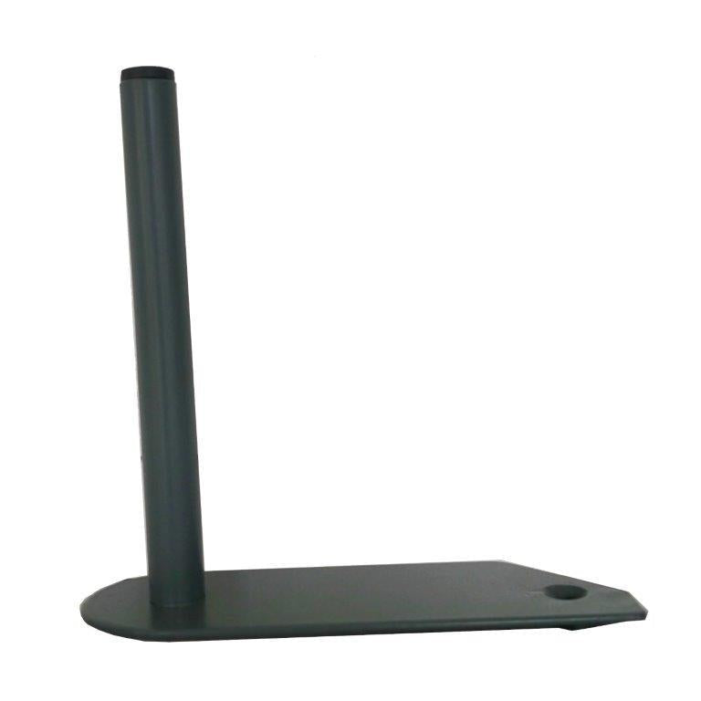 Le support à roulettes Diversey Protect Trolley de Diversey Deutschland GmbH & Co. OHG est un support en métal noir conçu pour accueillir des rouleaux de chiffon. Il se compose d'une tige cylindrique verticale sur une base rectangulaire plate avec une encoche circulaire dans un coin.