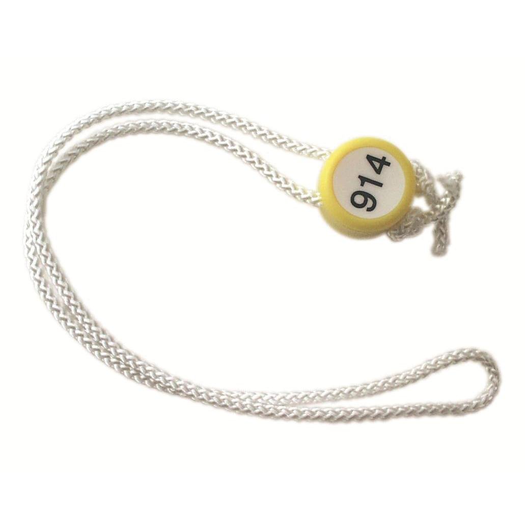 De Novocal sluitknop voor wasnetten is een wit gevlochten koord met een ronde gele hanger met de opdruk "914" in zwart op wit - ideaal voor wasserijen en voor het labelen van wasnetten. Verkocht als 1 stuk per verpakking.