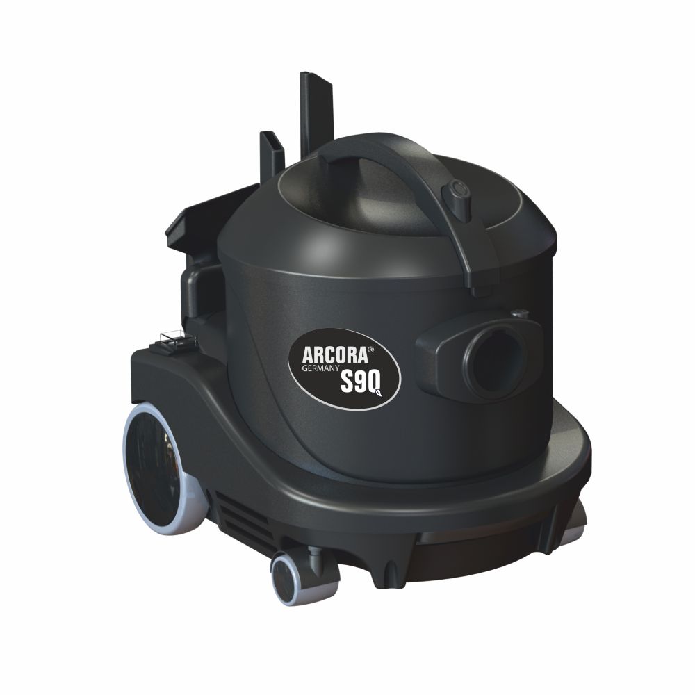De Arcora Ecoblack S9Q De Stofzuiger Voor De Gebouwenreiniging van Arcora International GmbH is een zwarte ketelstofzuiger met handgreep, wielen, slangverbinding en merknaam aan de zijkant, afgebeeld op een witte achtergrond.