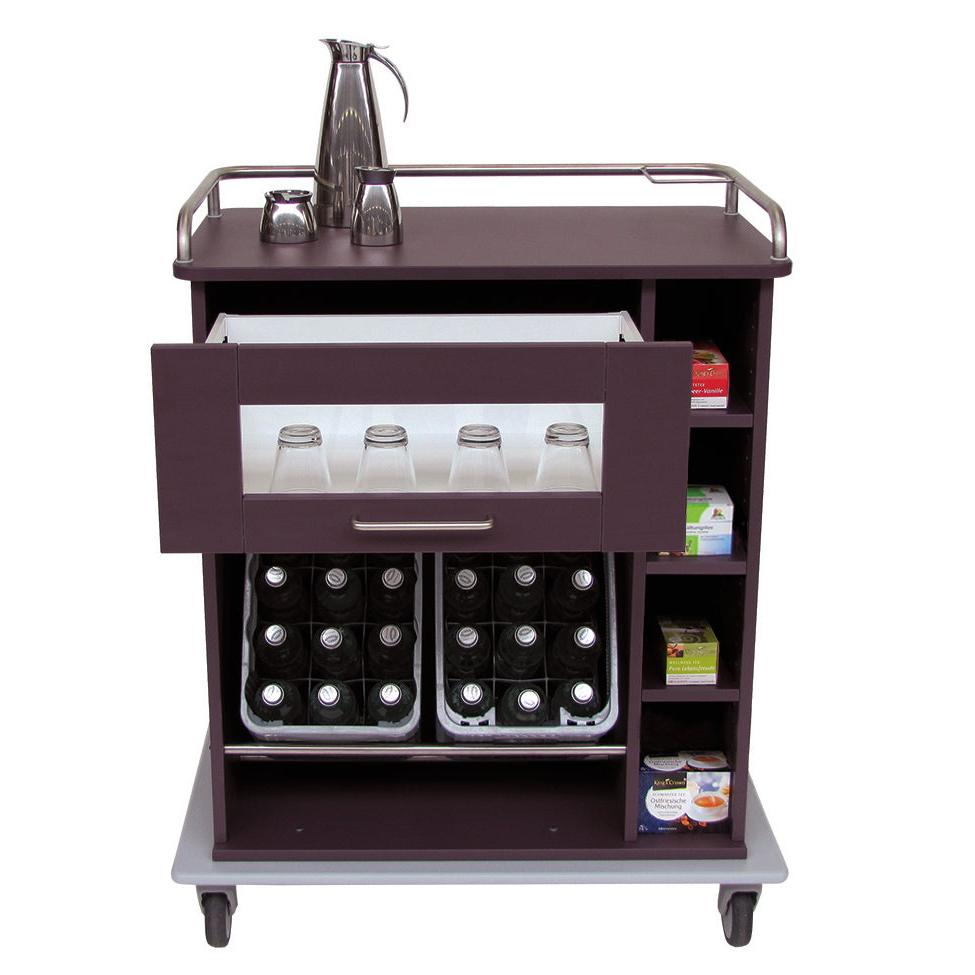 Der Novocal Fahrbarer Servierschrank verfügt über einen robusten Vollkunststoffrahmen, Schubladen für Gläser, Stauraum für Getränkeflaschen und seitliche Ablagen für Tee- oder Kaffeebehälter - ideal für den hygienischen Transport.
