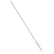 Die Haug Bürsten KG ROHRBÜRSTE, NYLON 6.0 TRANSPAR. ø 0,35MM MITTEL 450Xø25MM verfügt über einen Schlaufengriff und weiße Nylonborsten für die Reinigung von engen Behältern oder Rohren.