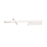 La Haug Bürsten La brosse KUTTERBÜRSTE KG est dotée de poils en PBT transparents et résistants (ø 0,50 mm, dureté moyenne), d'un long manche (490 x 10 / 120 x 45 mm) et est idéale pour un nettoyage efficace des machines et des endroits difficiles d'accès.