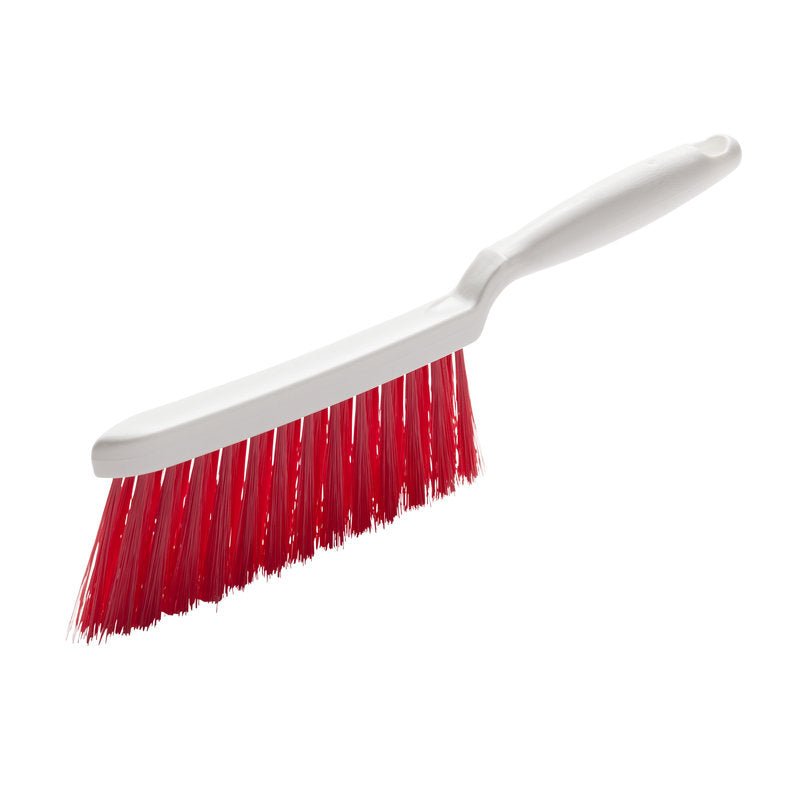 Illustré est un BALAI À MAIN, PBT ROUGE FENDU ø 0,25MM DOUX, 280X15X50 MM de Haug Bürsten KG avec un manche blanc et des poils PBT fendus rouge vif sur un fond blanc simple.