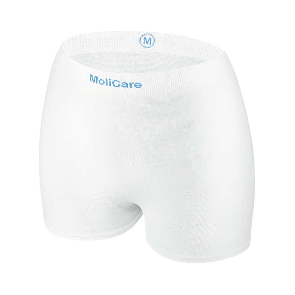 Hartmann MoliCare® Fixpants netbroek van Paul Hartmann AG is een witte, naadloze elastische netonderbroek met blauwe „M“ en merk op de band, ideaal voor het fixeren van incontinentie-inleggers in gemiddelde maat.