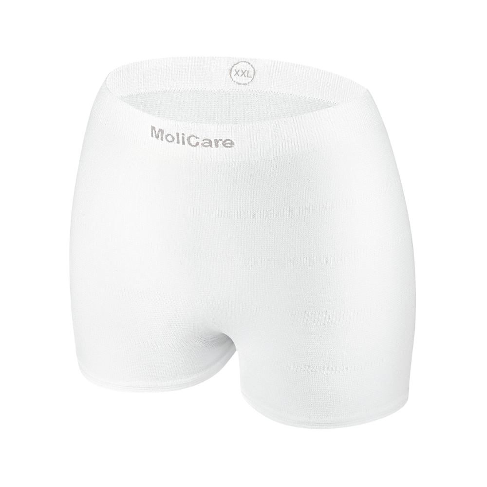Hartmann MoliCare® Fixpants netbroek van Paul Hartmann AG is een witte, naadloze, elastische broek met de opdruk „MoliCare“ en „XXL“ op de band, die incontinentie-inleggers veilig houdt. Afgebeeld op een eenvoudige witte achtergrond.