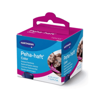 Een productverpakking van „Hartmann Peha-haft Color elastisch fixatieverband, blauw”, met afbeeldingen van glimlachende personen op de zijkanten. De doos is roze en blauw, wat 4 cm x 4 m betekent, van de Paul Hartmann AG.