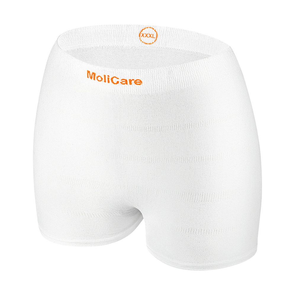 Een paar witte Hartmann MoliCare® Fixpants netbroeken van Paul Hartmann AG, hoog getailleerd met „MoliCare“ en „XXXL“ in oranje op de band, ideaal voor het bevestigen van incontinentie-inleggers, afgebeeld voor een eenvoudige witte achtergrond.