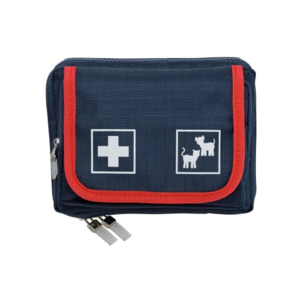 La trousse de premiers secours Holthaus Medical Pet Care de Holthaus Medical GmbH & Co. KG est bleu marine avec un bord rouge, ornée d'une croix blanche et de symboles de chat/chien. Elle dispose d'une double fermeture éclair pour un accès facile et contient des fournitures adaptées aux besoins.