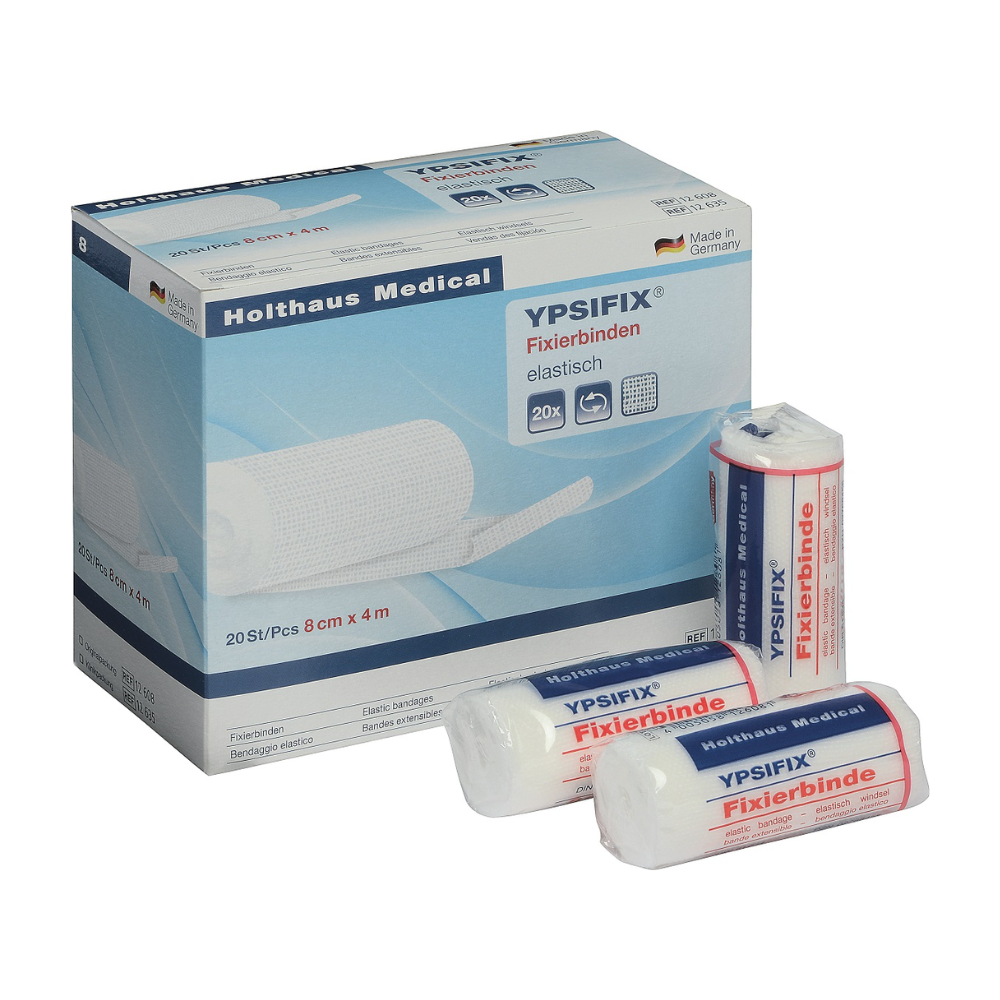 Afbeelding van een doos Holthaus Ypsifix® Fixeerzwachtel van Holthaus Medical GmbH & Co. KG, 8 cm x 4 m. De doos bevat 20 afzonderlijke zwachtels. Drie afzonderlijke zwachtels zijn voorop de doos afgebeeld; twee zijn in plastic verpakt, terwijl er één gedeeltelijk uitgepakt is. Gemaakt in Duitsland, perfect voor het fixeren van wondverbanden.