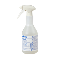 De witte spuitfles van 750 ml van de Kiehl Tablefit kunststof- en bureau-reiniger van Johannes Kiehl KG is voorzien van blauwe letters, een spuitkop en een gebruiksaanwijzing op het etiket.