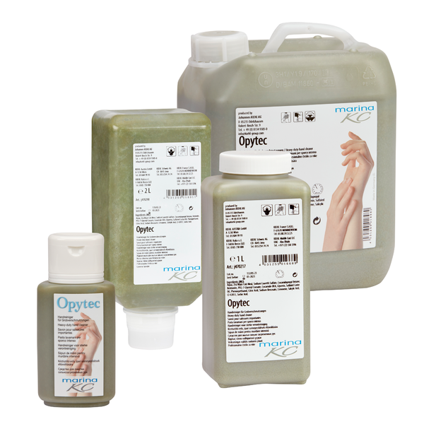 Afgebeeld zijn vier verpakkingen van de Kiehl Opytec Handreiniger voor grove vervuilingen van Johannes Kiehl KG, elk met een wit etiket met productinformatie en handafbeeldingen. De groene handreiniger is in elke verpakking zichtbaar.