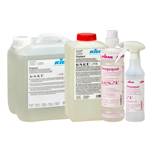 Quatre conteneurs de Kiehl Desgoquat Concentré désinfectant liquide sans aldéhyde de Johannes Kiehl KG en différentes tailles, y compris de grandes cruches, une bouteille avec un bouchon rouge et un vaporisateur - tous avec des étiquettes bien visibles.