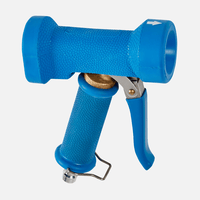 Un pistolet pulvérisateur bleu de la marque Johannes Kiehl KG Kiehl, compatible avec ARCANTEC, équipé d'un raccord pour tuyaux de 15 et 25, doté d'une poignée texturée, d'une gâchette et d'un clip métallique de verrouillage ; photographié sur fond blanc.