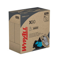 Une boîte à feuilles portant la mention « WypAll® X80 PowerClean » de Kimberly-Clark GmbH contient 80 feuilles bleu acier, accompagnées de conseils d'utilisation et illustrée d'une main en train d'essuyer une tache bleue. Disponible en cartons de 5 boîtes (5 x 80 feuilles).
