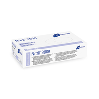 Een doos met middelgrote, poedervrije, latexvrije nitrilhandschoenen van het merk Meditrade Nitril® 3000. De verpakking is overwegend wit en blauw, met tekst en logo’s.