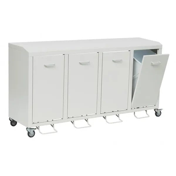 L'armoire de recyclage Novocal série 3000 à quatre compartiments est une armoire en acier blanche montée sur roulettes avec quatre portes à pédale. Une porte ouverte donne accès au conteneur, permettant ainsi un tri facile des déchets. Marque : Novocal. Matériau : tôle d'acier revêtue de plastique.