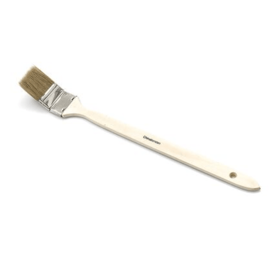 De Nölle Profi Brush industriële radiatorborstel van Nölle Profi Brush Bürsten- & Pinseltechnik e.K. is voorzien van een beige houten handvat, bruine borstelharen, een ergonomisch ontwerp met ophanggat en een zilveren metalen ring om de lichte borstelharen op hun plaats te houden.