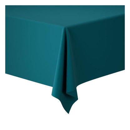 Une nappe turquoise de rouleaux de nappes Dunicel (1,18 m x 25 m) de Duni GmbH couvre une table avec des coins et des bords visibles sur un fond blanc - parfait pour la décoration de table flexible lors de grands événements.