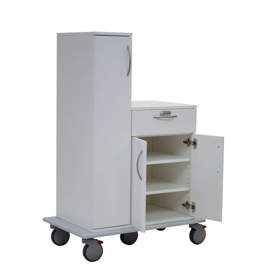 Der Novocal Patientenwagen verfügt über ein robustes Fahrgestell aus Vollkunststoffplatte, leichtgängige Räder und eine vielseitige Aufbewahrung - ideal für Krankenhäuser und das Gesundheitswesen. Packung: 1 Stück.