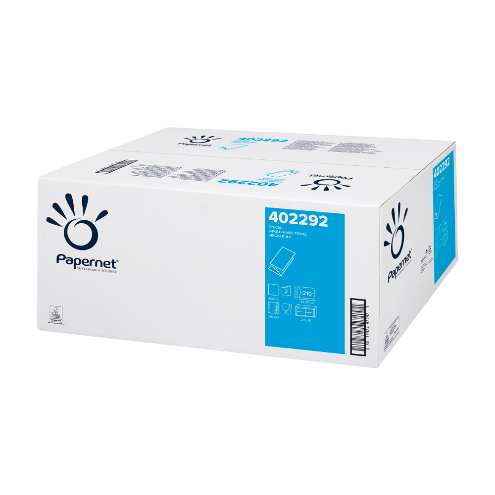 La serviette pliée Papernet 402292 de Sofidel Germany GmbH est livrée dans un carton contenant 15 paquets et est fabriquée à partir de pâte de haute qualité. Cette serviette pliée en V se distingue par un design bleu-blanc frappant. L'emballage contient des détails de produit complets et un code-barres pour un scan sans problème.