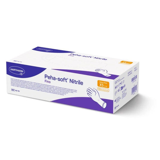 Boîte de gants jetables Peha-soft® nitrile fino de la société Paul Hartmann AG, sans latex et non poudrés, dans un emballage blanc et violet, disponibles dans les tailles XS à S. Elle comporte une illustration d'une main portant un gant, des codes-barres et des informations sur le produit sur les côtés.