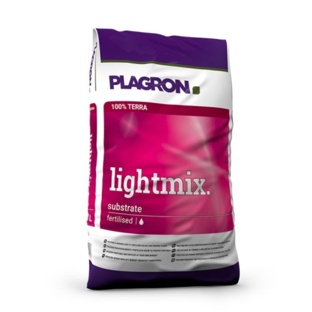 Een zak Plagron Lightmix met perliet-substraat van Bertels B.V. in paars en roze bevat 100% Terra-bemeste aarde met witte tekst. De rechtopstaande zak toont onderaan productinformatie en perlietdetails, waardoor de Plagron-kwaliteit aarde wordt benadrukt.