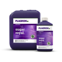 Op de afbeelding zijn twee verpakkingen van Plagron Sugar Royal – Premium Bloeiversterker van Bertels B.V. te zien: een grotere vierkante en een kleinere cilindervormige, beide met felpaarse etiketten, witte tekst en een groen logo dat garant staat voor kwaliteit verrijkt met essentiële aminozuren.