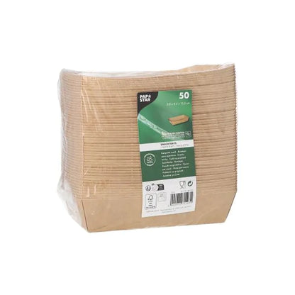 50 Snacktrays rectangulaires bruns PAPSTAR GmbH en carton "pure" dans un film transparent avec une étiquette avant verte et blanche avec des informations sur le produit.