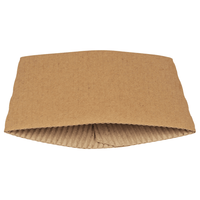 Een bruine Java Jacket-koffiehoes van Abena Re-Seller GmbH, voor bekers van 24 en 33 cl. Geribbeld voor extra grip en bescherming van de handen. Verkocht in verpakkingen van 100 stuks; ideaal om uw handen te beschermen tegen hete dranken.