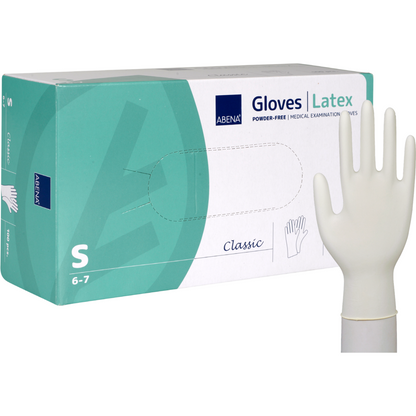 Une boîte de Abena Re-Seller GmbH Gants en latex Classic, Sans poudre, Naturel en taille petite (6-7), avec un gant porté sur une main levée. La boîte blanc-vert montre des détails de produit et est idéale pour les établissements médicaux.