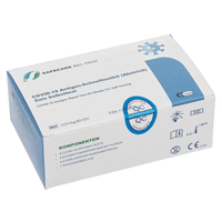 Une boîte bleue et blanche portant la mention « Safecare Laientest 5er COVID-19 Antigen Rapid Test | Boîte (5 pièces) » de la marque Safecare. Ce kit d'autotest contient cinq tests, est certifié CE et fournit des résultats en seulement 15 minutes ; il doit être conservé à une température comprise entre 2 °C et 30 °C.