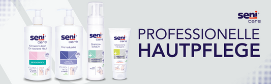 Eine Anzeige für Hautpflegeprodukte von Seni Care. Sie zeigt vier Produktflaschen in unterschiedlichen Größen und den Text „Professionelle Hautpflege“. Zu den Produkten gehören Körperlotion, Reinigungslotion, Shampoo-Schaum und Schutzcreme.