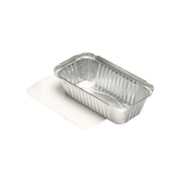 Le produit présenté est un plat Starpak en aluminium muni d'un couvercle amovible revêtu de PE. Ce plat rectangulaire, aux dimensions de 4,9 x 10,3 x 19,5 cm et doté d'une face intérieure striée, est idéal pour une utilisation dans le secteur de la restauration et offre une capacité de 0,7 litre.