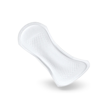Une image montrant la protection pour incontinence TENA Comfort Mini Extra de TENA – Essity Germany GmbH et mettant en avant sa surface contournée et structurée, conçue pour un confort et une capacité d'absorption exceptionnels. Cette protection offre une protection fiable grâce à sa technologie de noyau absorbant Dry Fast Core devant un simple fond blanc. Le produit est livré dans un paquet de 30 pièces.
